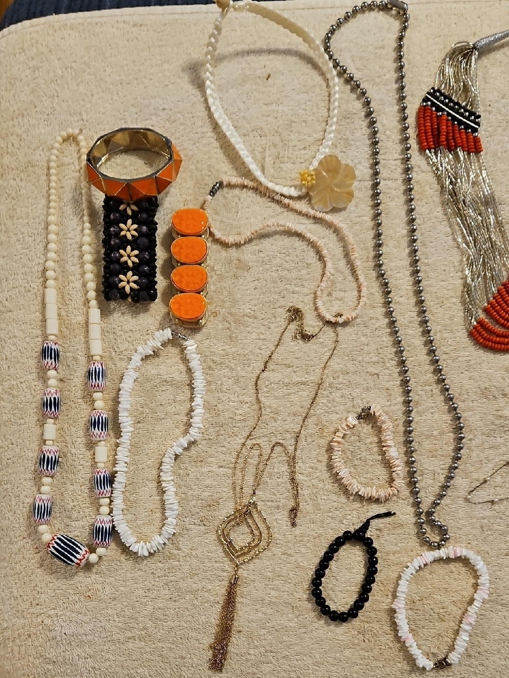 Mystery Bundle 3 pieces of Jewelry. NO CANCELLATIONS ON ACCIDENTAL BIDS - Picture 8 of 17